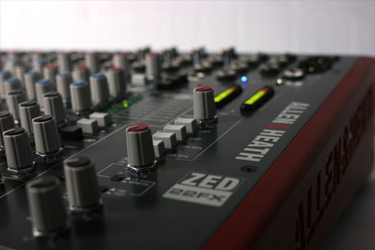 mixer-allen-heath-ZED_22_FX_Effects.jpg