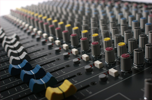 mixer-allen-heath-ZED_22_FX_MusiQ.jpg