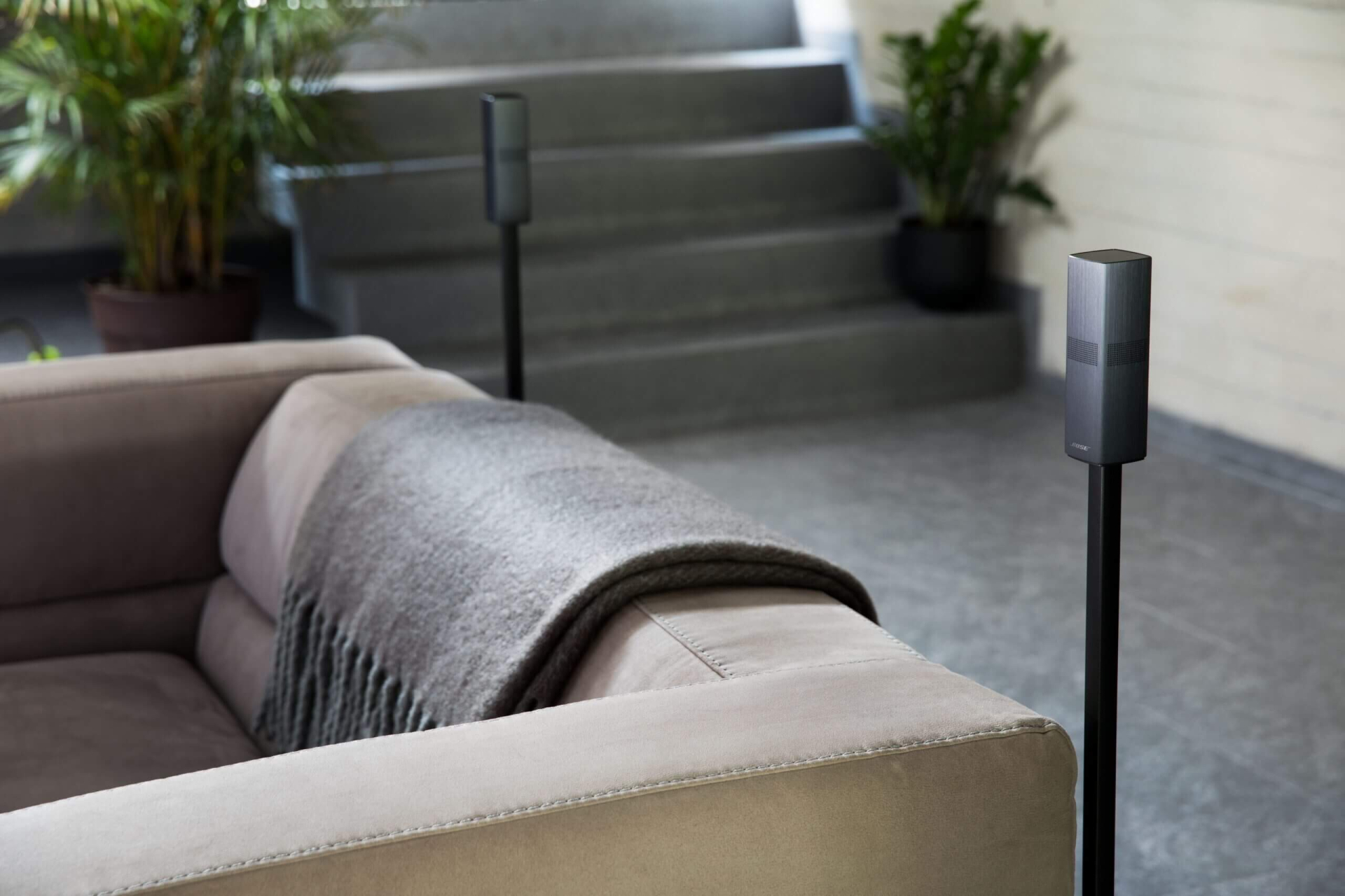 loa-soundbar-bose-surround-speakers-700-chinh-hang.jpg