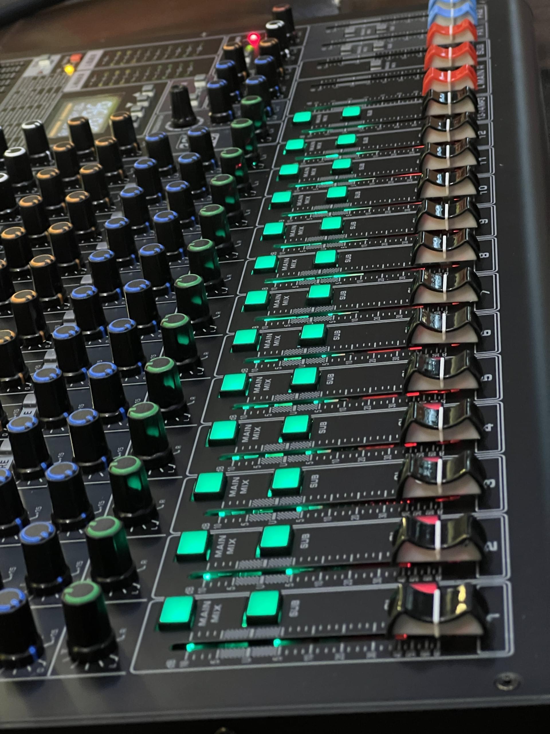 mixer-caf-m142fx-thiet-ke-hien-dai.jpg