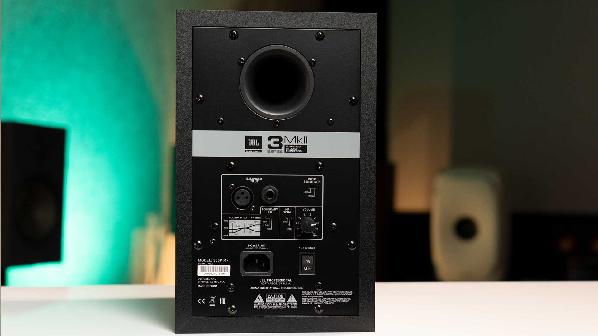 thiet-ke-cong-nghe-loa-jbl-control-305p-mkii.jpg
